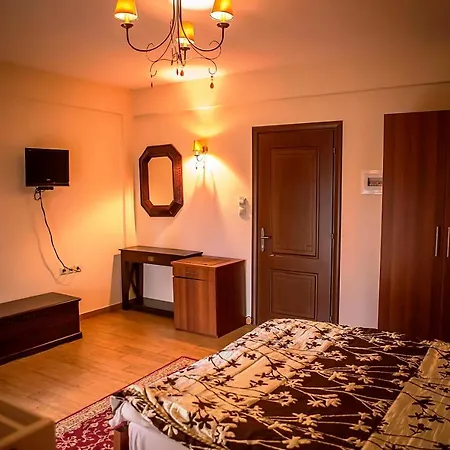 Andromeda Limni Plastira ホテル 3*